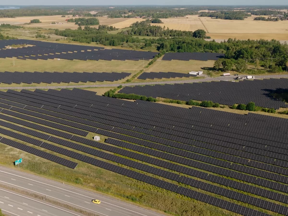 Hybridanläggning försörjer 7 500 bostäder med el